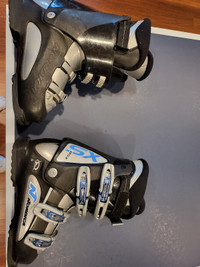 Almost new Ski boots shoe size 7 or 25.0