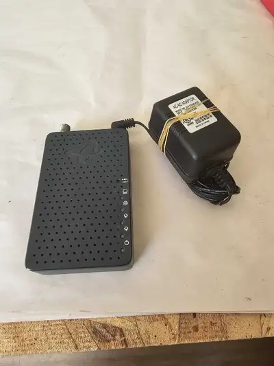 À vendre, un modem Hitron CDA-RES en bon état! Ce modem est parfait pour une utilisation avec Vidéot...
