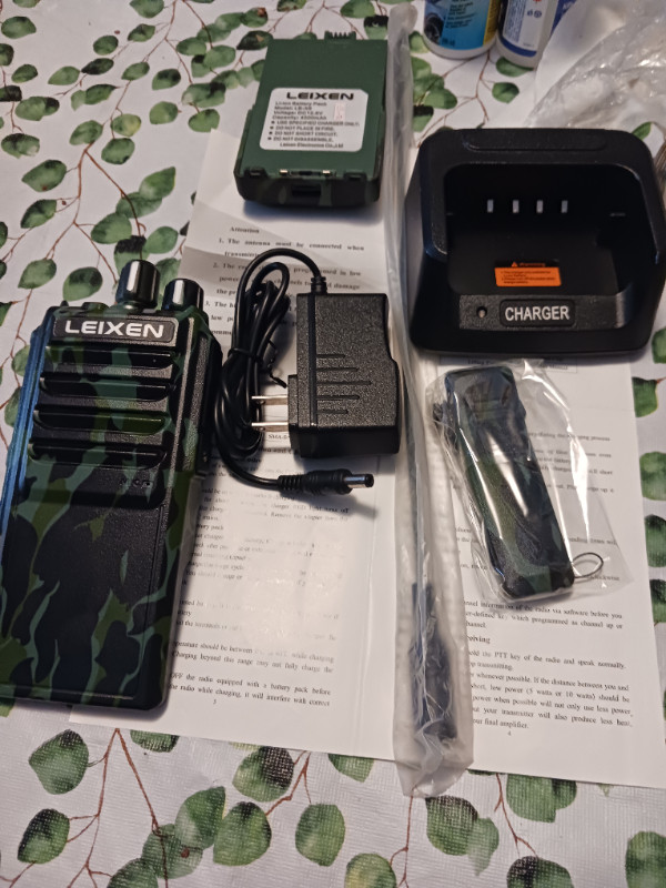 LEIXEN 'note' uhf handheld 25 watts transceiver. in General Electronics in North Bay - Image 2