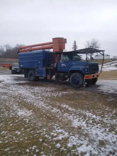 1996 GMC top kick manual transmission has a cat engine truck has hydraulic breaks truck runs and dri...