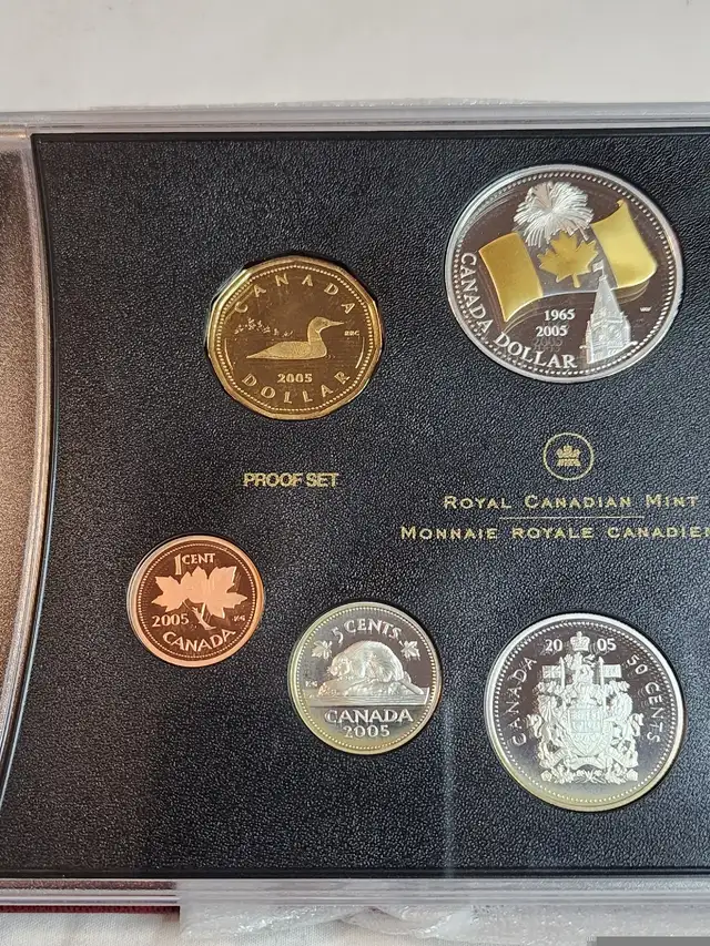 2005 CANADIAN NATIONAL FLAG 40TH ANNIVERSARY PROOF DOUBLE DOLLAR in Arts & Collectibles in City of Toronto - Image 5