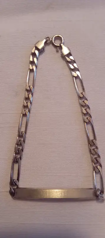 A NICE VINTAGE MADE IN ITALY 925 STERLING SILVER BAR SOLID BRACELET WITH NO MONOGRAM. YOU CAN PUT YO...
