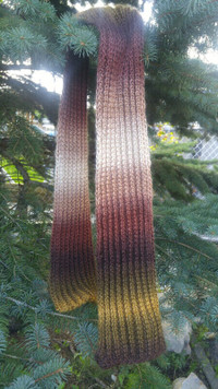 Foulards tricotés à la main (Neufs!)