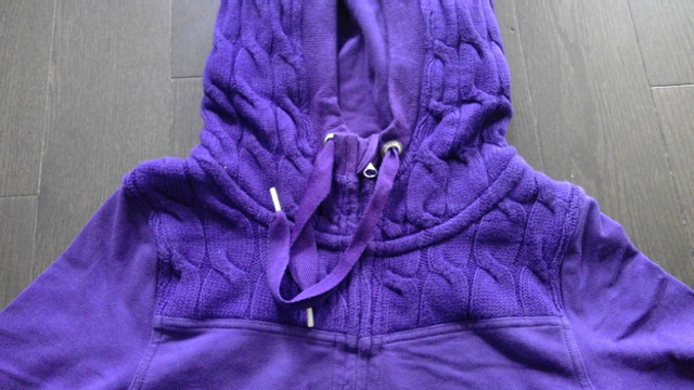 Lululemon hooded jacket - size 6 in Women's - Tops & Outerwear in Oakville / Halton Region - Image 2