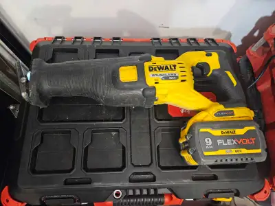 Dewalt 60V Max Flexvolt Reciprocating saw with 9ah Flexvolt, View more
