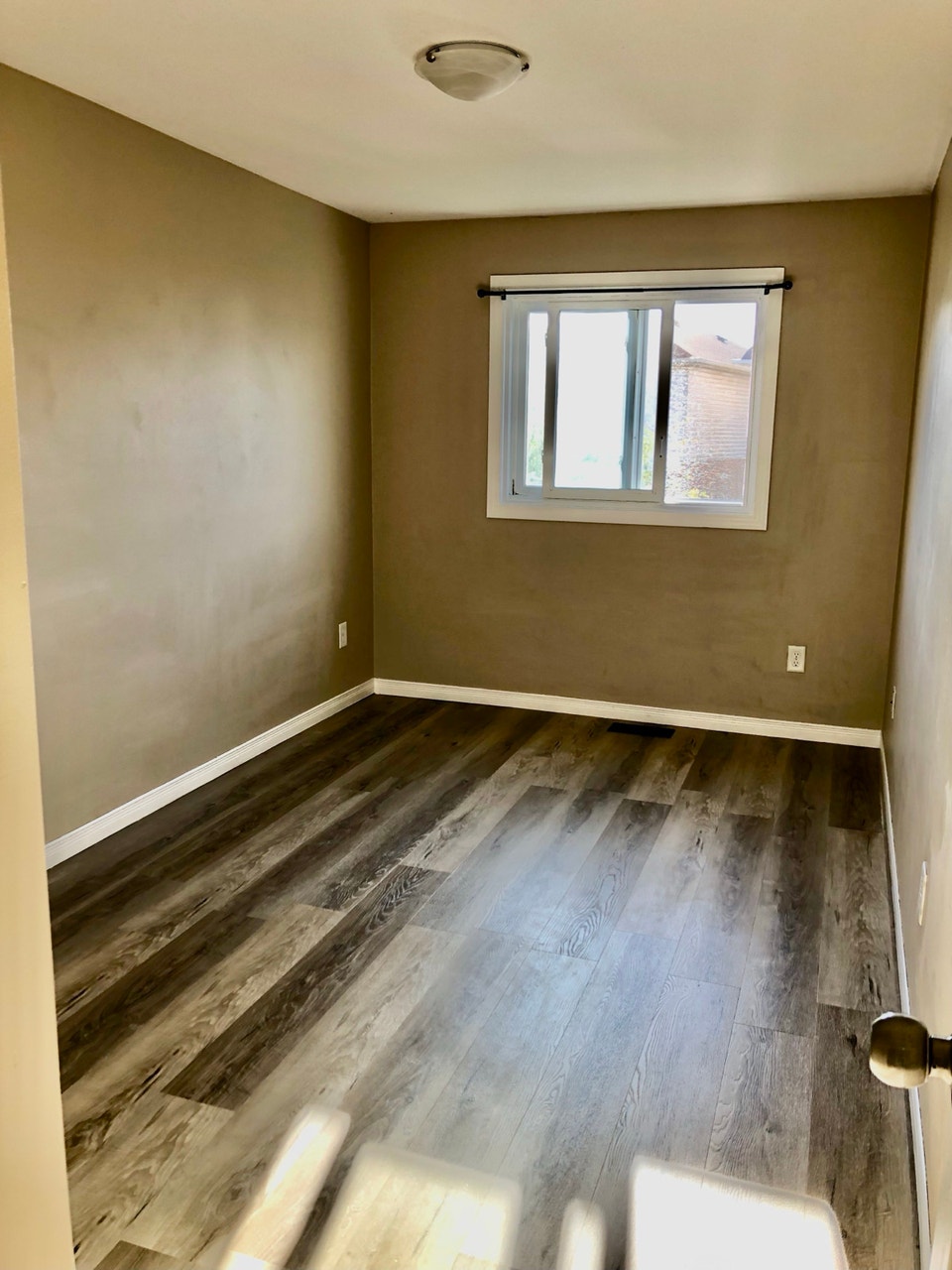 Private Room Available near Sunrise Mall 5