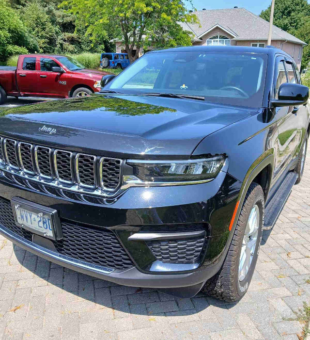 2022 Jeep Grand Cherokee Laredo in Cars & Trucks in Barrie