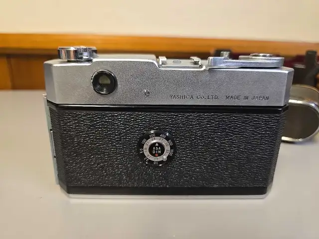 Yashica YK Camera 35mm Film Yashinon 1:2.8, f4.5cm Lens & case in Cameras & Camcorders in St. Catharines - Image 6