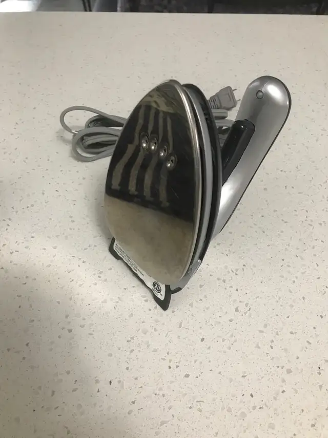 Travel Iron in Irons & Garment Steamers in Markham / York Region - Image 4