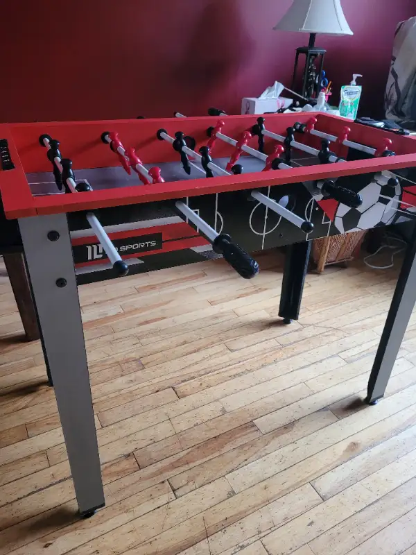 CHILDRENS FOOSBALL TABLE PRICE FIRM CASH ONLY KELLIGREWS PIC UP in Toys & Games in St. John's - Image 5