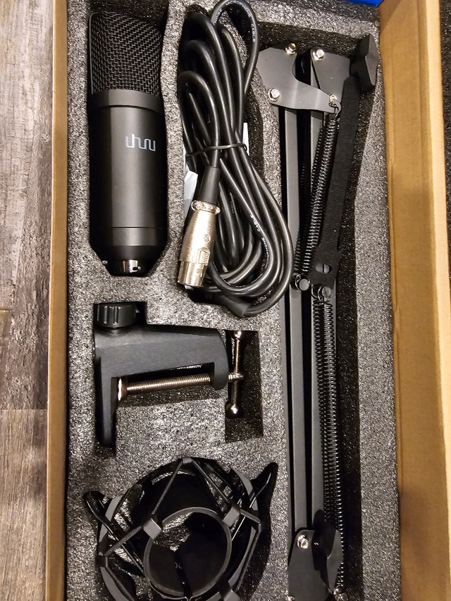 Condenser studio/podcast microphone  in Pro Audio & Recording Equipment in Oshawa / Durham Region - Image 2