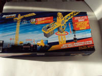 ADVENTURE FORCE - BATTERY-OPERATED CRANE PLAY SET