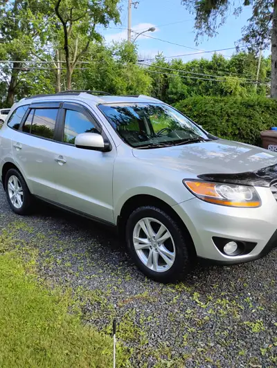 Hyundai Santa fe 2011 limited AWD, air conditionné, toit ouvrant, groupe électrique, sièges avant ch...