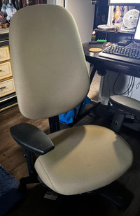 Adjustable computer chair