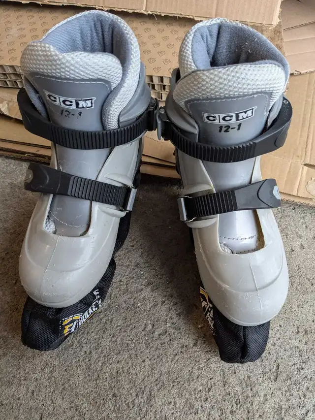 Child Skates Adjustable Size 12 to 1. in Skates & Blades in City of Toronto - Image 3