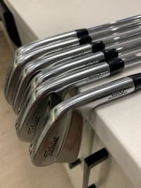 Titleist 620 MB Irons Right Handed 4-P 