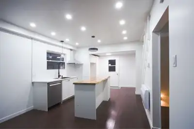 ----FR---- Maison unifamiliale détachée située à LaSalle. Cette maison offre 4 chambres (dont 1 au s...