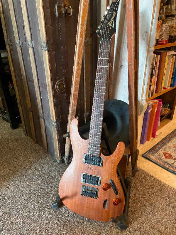 IBANEZ - S521 MAHOGANY OIL Series with NEW Gig bag in Guitars in Cambridge
