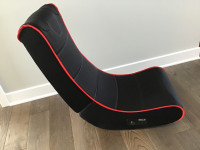 Foldable Gaming Chair with Integrated Speakers