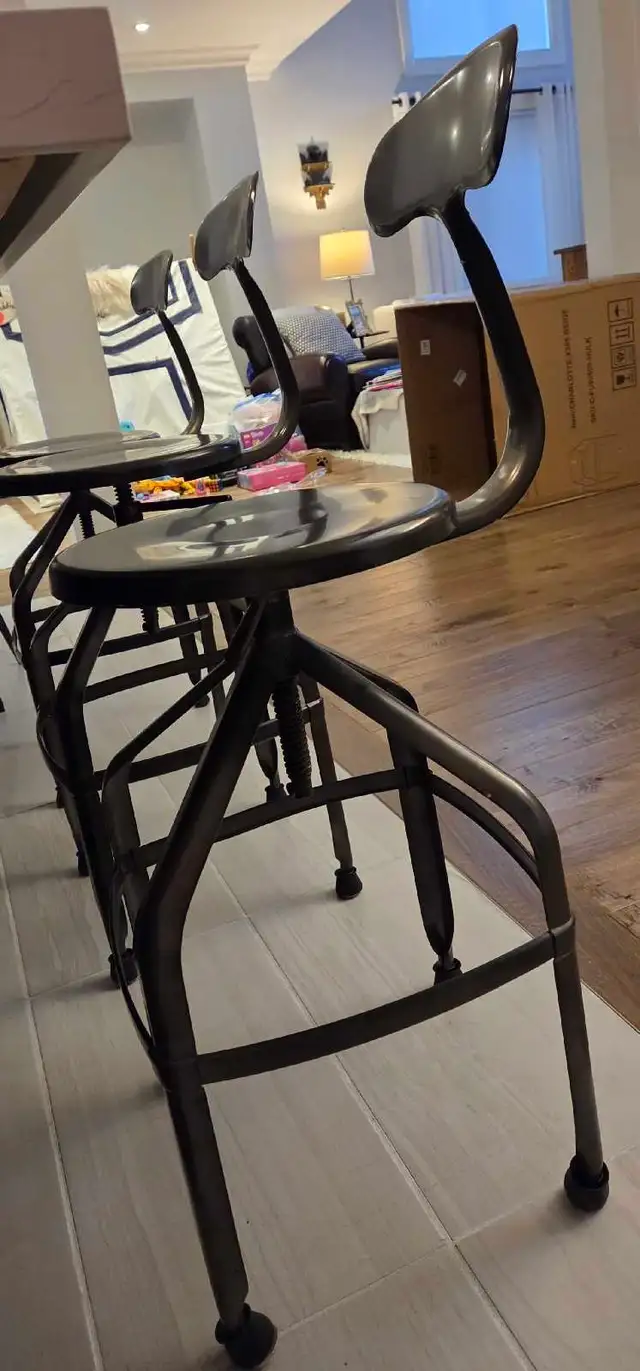 Metal swivel bar stools x3 in Chairs & Recliners in Oakville / Halton Region - Image 9