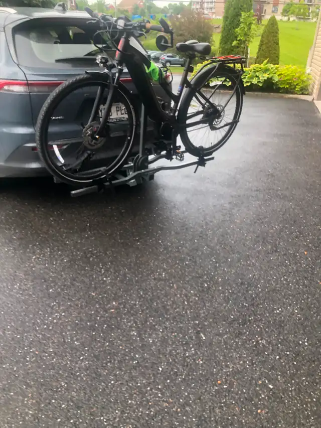SUPPORT À VÉLO in Road in Granby - Image 3