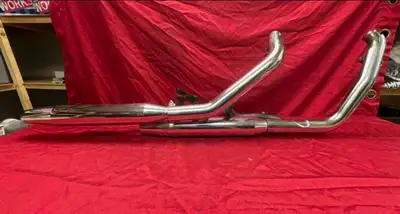 Up for sale is a genuine, take-off Harley-Davidson exhaust system in excellent condition. This is a...