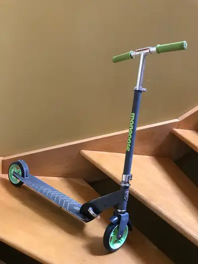 Mongoose Scooter/Trottinette pliable avec béquille, View more