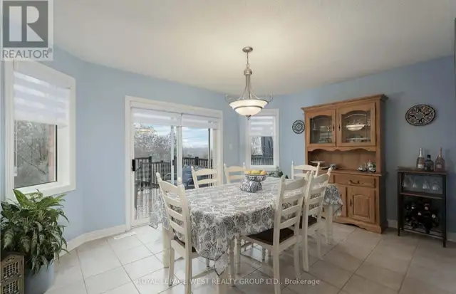 This is the one! Ravine lot, finished w/o bsmt 370 Royalpark Way62854409327106123