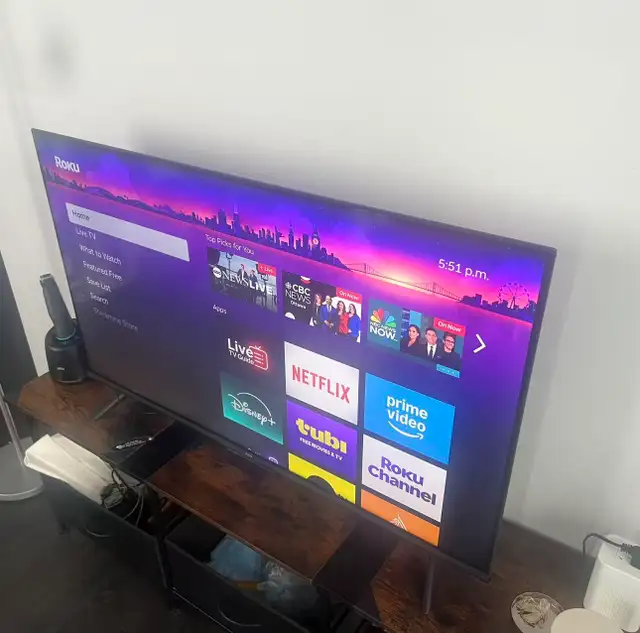 Hisence Vidda 43' Smart TV - used in TVs in City of Toronto - Image 6