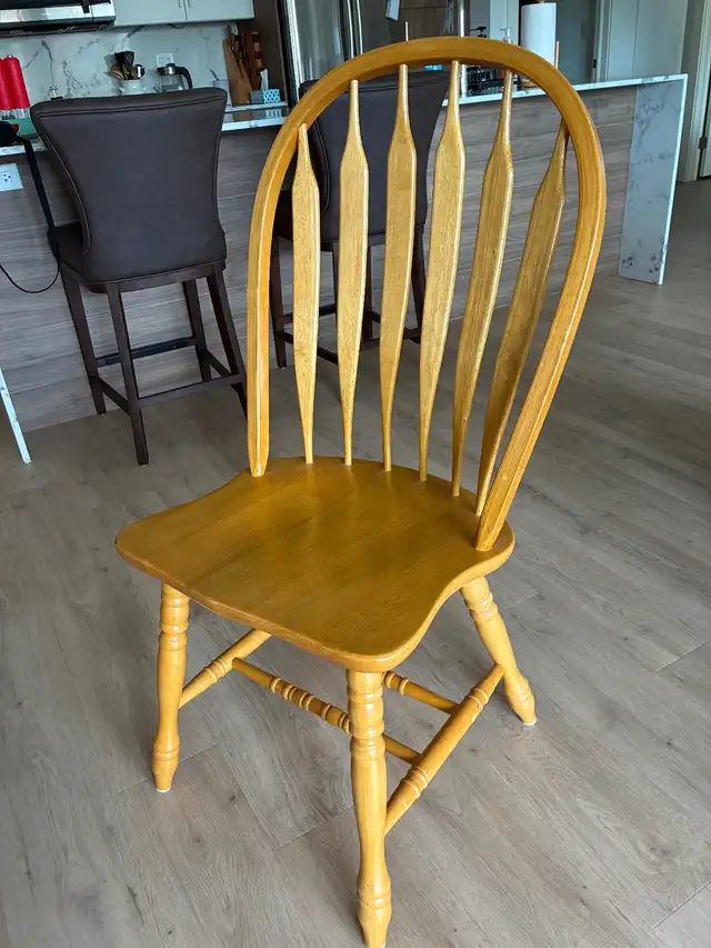 Kitchen table and chairs in Dining Tables & Sets in Bedford - Image 6