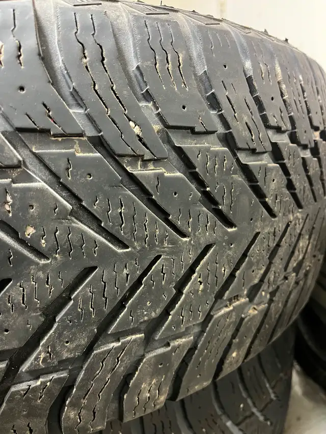 Nokian Hakkapeliitta 10 SUV Tire 265/60R18 in Tires & Rims in Laval / North Shore - Image 7