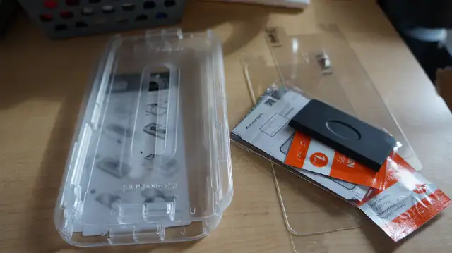 SPIGEN iPHONE 11/XS SCREEN PROTECTORS in Cell Phone Accessories in Norfolk County - Image 3