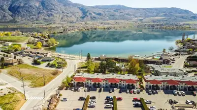 Just reduced to $345,900! This unit doesn't disappoint in any way! Beautifully remodeled, well-kept,...