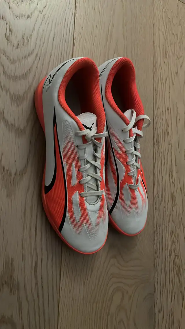 Puma Indoor Soccer Shoes Size 9.5 in Soccer in Ottawa - Image 3