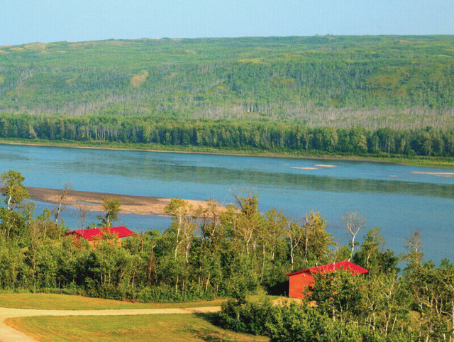 Riverbank cabins for rent in Alberta - Image 3