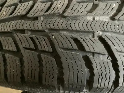 Winter tires with rims, came off a 2017 RAV4 220 56517 bolt pattern 5×114.3 BF GoodRich Lots of trea...