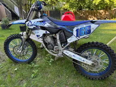 No online scammers! very low KL extras AMX graphics, read valves, FMF racing exhaust (230klx $3900)...