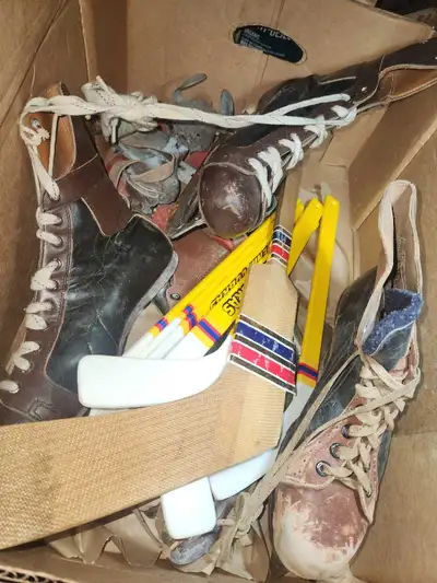 Équipement de hockey vintage, View more