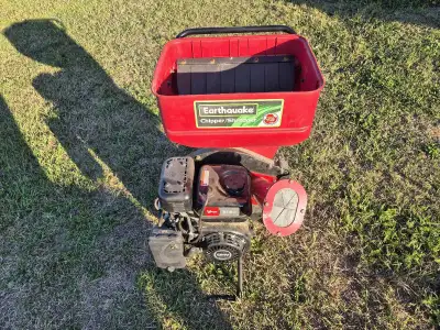 Earthquake chipper /shredder 212cc Like new only used one time good for small branches 3/4 - 1.25