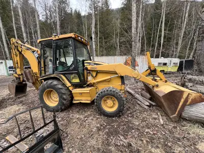 Low hours, great condition, brand new fuel pump within the last 100 hours. Cabin, heat, stereo, road...