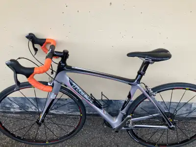 Vélo de route Trek Madone 5.1, View more
