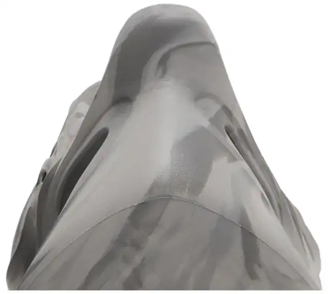 Yeezy Foam Runner Granite Size 10 & 11 in Men's Shoes in Oshawa / Durham Region - Image 8