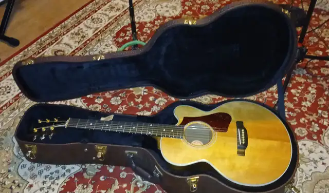 Gibson Acoustic Guitar in Guitars in City of Halifax - Image 2