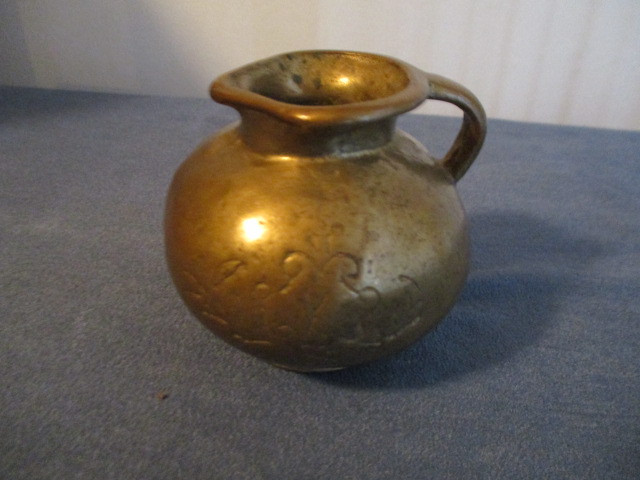 VINTAGE BRASS PITCHER/CREAMER-VERY HEAVY-UNIQUE & COLLECTIBLE! in Arts & Collectibles in Laval / North Shore