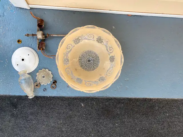 Light fixture in Indoor Lighting & Fans in New Glasgow - Image 3