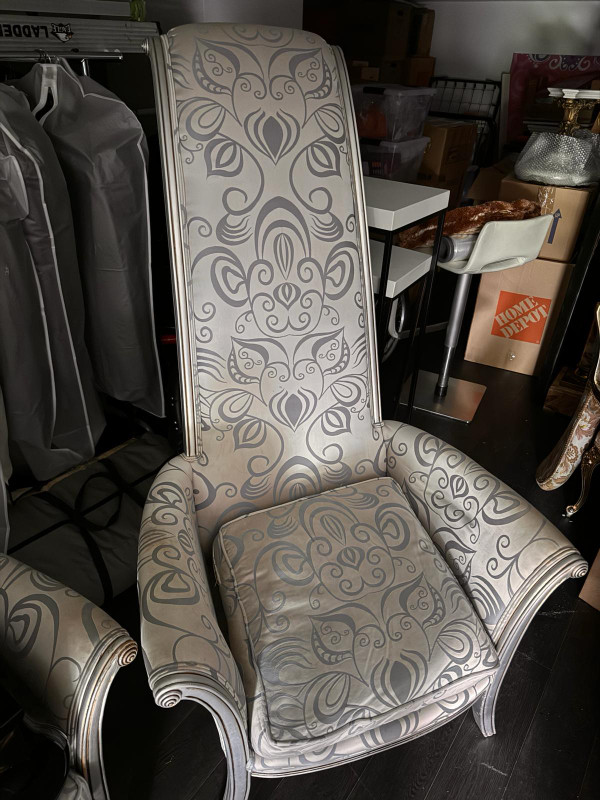 Elegant furniture in Chairs & Recliners in North Shore - Image 2