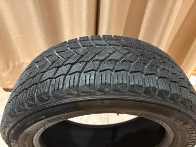 4 Pneus d'hiver seulement 8-9/32 d "usure MICHELIN X ICE 205/55/16 paye $190.00 ch +tx Prix $450.00...