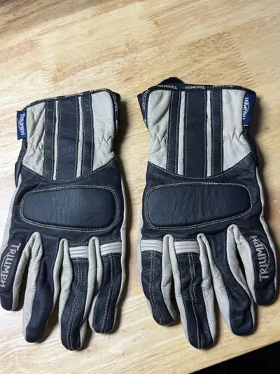 Leather Motorcycle Gloves Size XL Great shape Located in Komoka