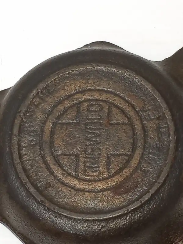 Vintage Griswold Miniature Cast Iron Ashtray Frying Pan in Arts & Collectibles in Kitchener / Waterloo - Image 5