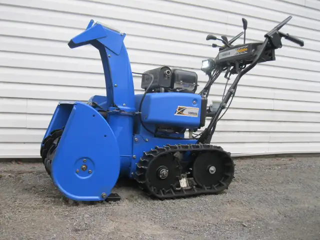 YAMAHA YT624EJA Snow Blower with Tracks